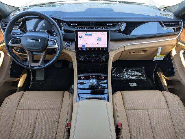 Photo of 2025 Metallic Jeep Grand Cherokee