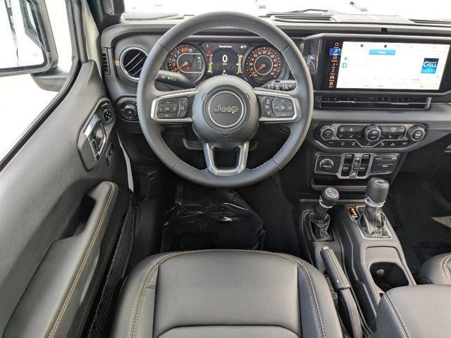 Photo of 2025 Bright White Clearcoat Jeep Wrangler