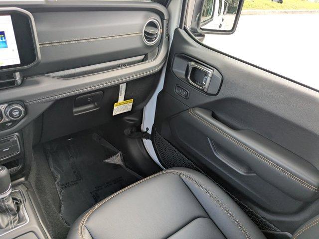 Photo of 2025 Bright White Clearcoat Jeep Wrangler