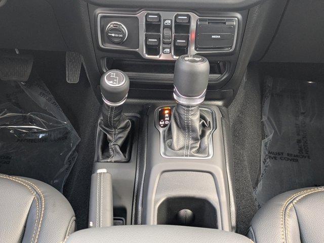 Photo of 2025 Bright White Clearcoat Jeep Wrangler