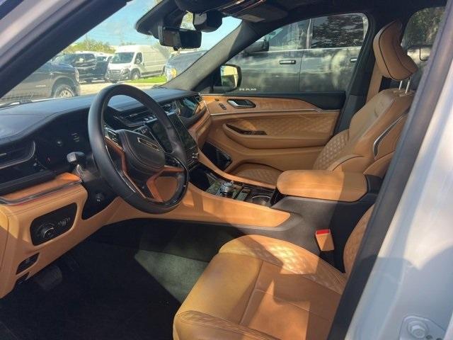 Photo of 2023 Bright White Clearcoat Jeep Grand Cherokee L