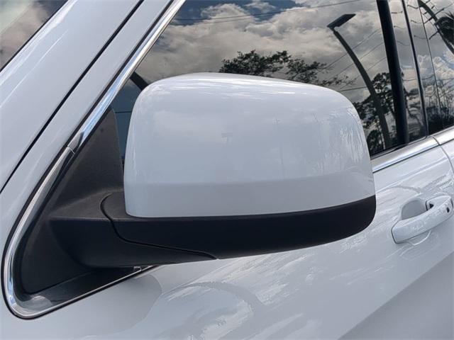 Photo of 2021 Bright White Clearcoat Jeep Grand Cherokee
