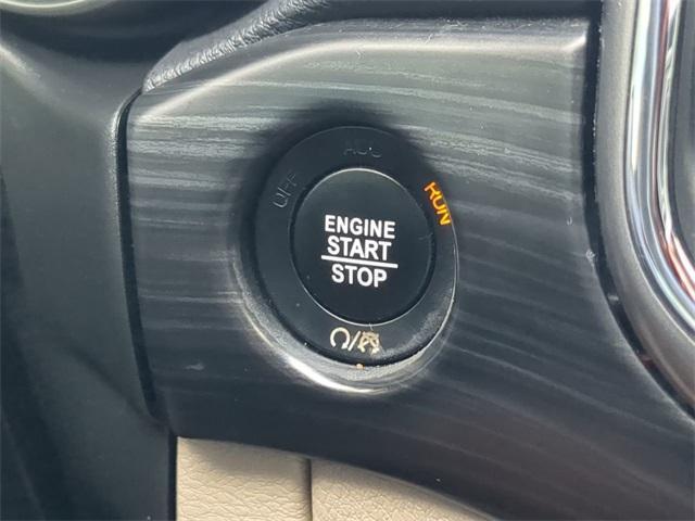 Photo of 2021 Bright White Clearcoat Jeep Grand Cherokee