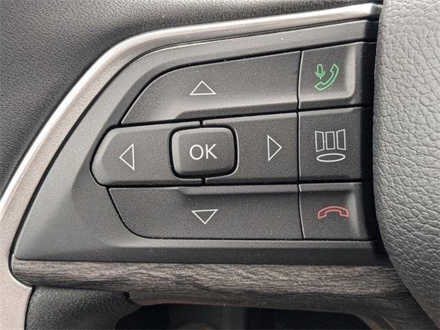 Photo of 2025 Bright White Clearcoat Jeep Grand Cherokee