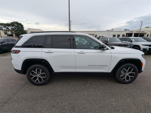 Photo of 2025 Bright White Clearcoat Jeep Grand Cherokee