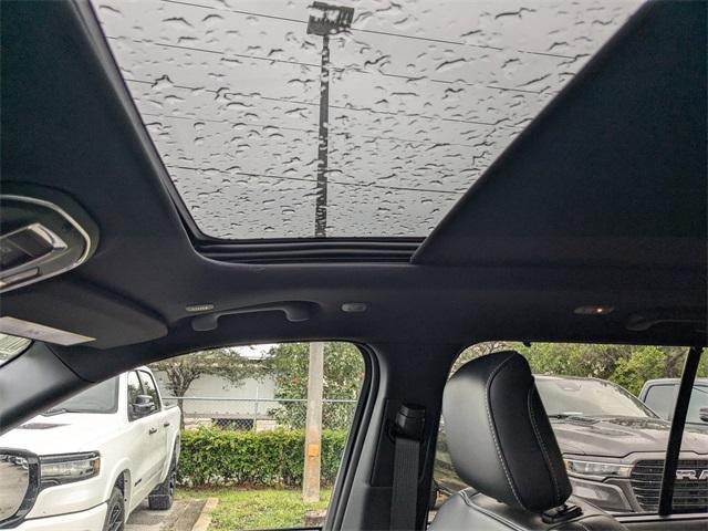 Photo of 2025 Bright White Clearcoat Jeep Grand Cherokee