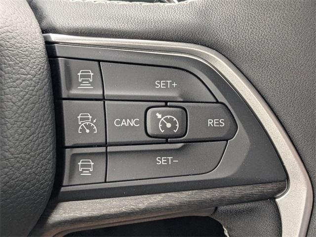 Photo of 2025 Bright White Clearcoat Jeep Grand Cherokee