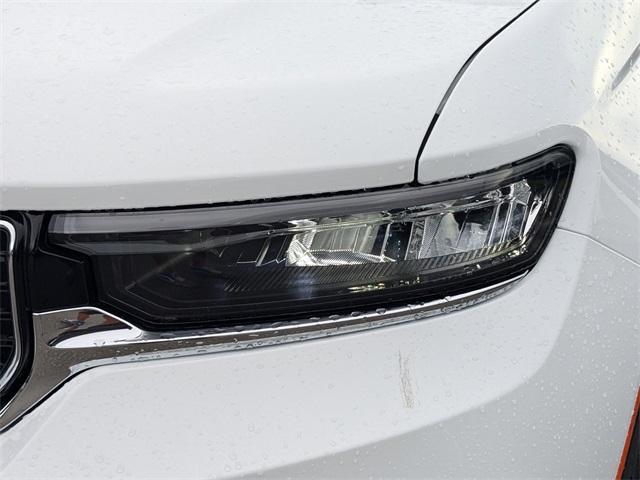 Photo of 2025 Bright White Clearcoat Jeep Grand Cherokee
