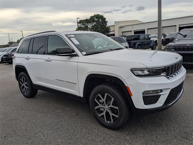 Photo of 2025 Bright White Clearcoat Jeep Grand Cherokee