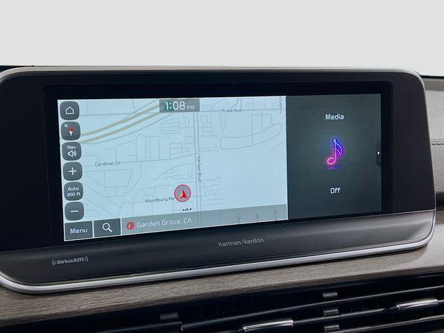 Photo of 2022 Glacial White Pearl Kia Telluride