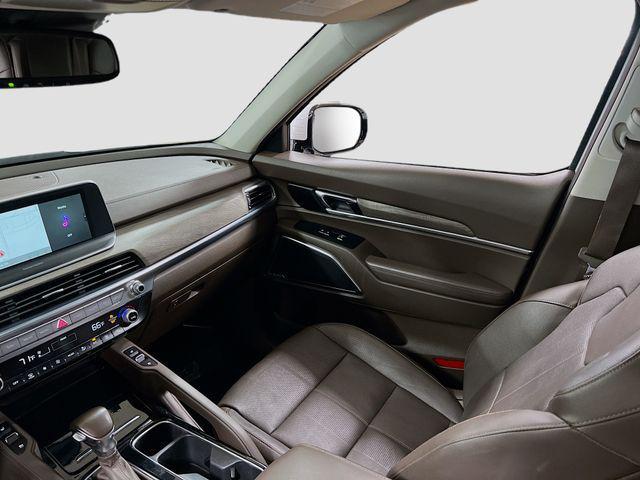 Photo of 2022 Glacial White Pearl Kia Telluride