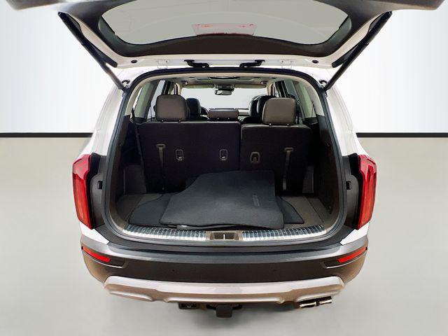 Photo of 2022 Glacial White Pearl Kia Telluride