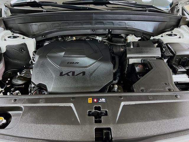 Photo of 2022 Glacial White Pearl Kia Telluride