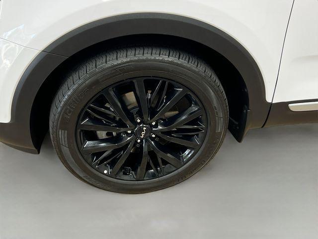 Photo of 2022 Glacial White Pearl Kia Telluride