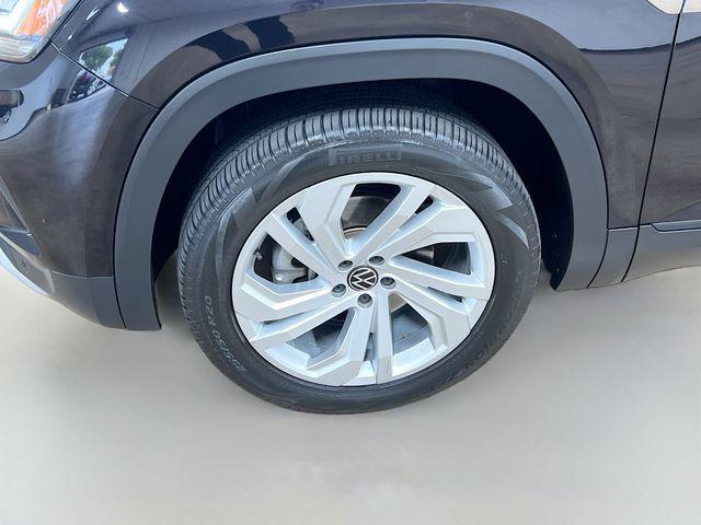 Photo of 2020 Ebony Black Volkswagen Atlas Cross Sport