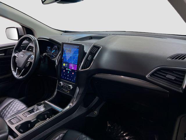 Photo of 2024 Silver Metallic Ford Edge