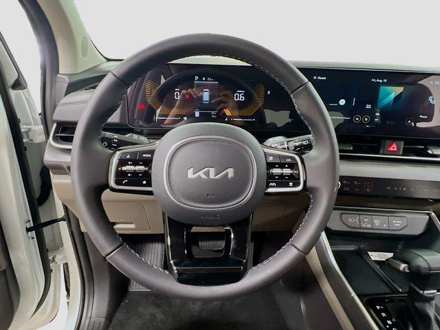 Photo of 2026 Snow White Kia Carnival