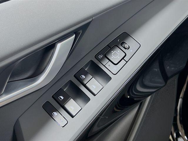 Photo of 2025 Aurora Black Pearl Kia Niro Plug-In Hybrid