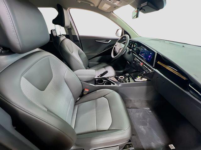 Photo of 2025 Aurora Black Pearl Kia Niro Plug-In Hybrid
