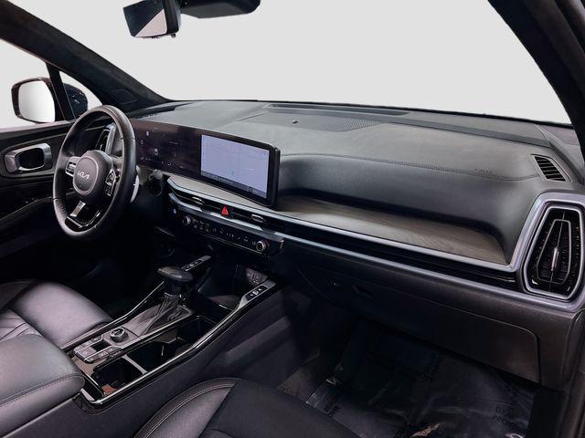 Photo of 2024 Ebony Black Kia Sorento