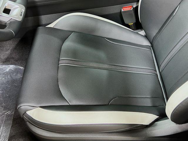 Photo of 2025 Aurora Black Pearl Kia K5