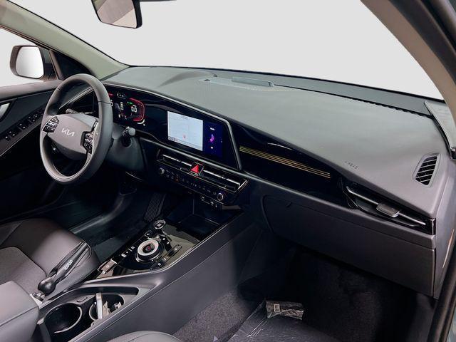 Photo of 2025 Cityscape Green Kia Niro Plug-In Hybrid