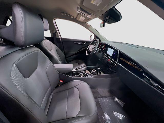 Photo of 2025 Cityscape Green Kia Niro Plug-In Hybrid