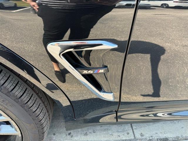 Photo of 2022 Black Sapphire Metallic BMW X4 M
