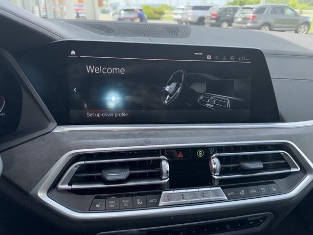 Photo of 2022 Mineral White Metallic BMW X5