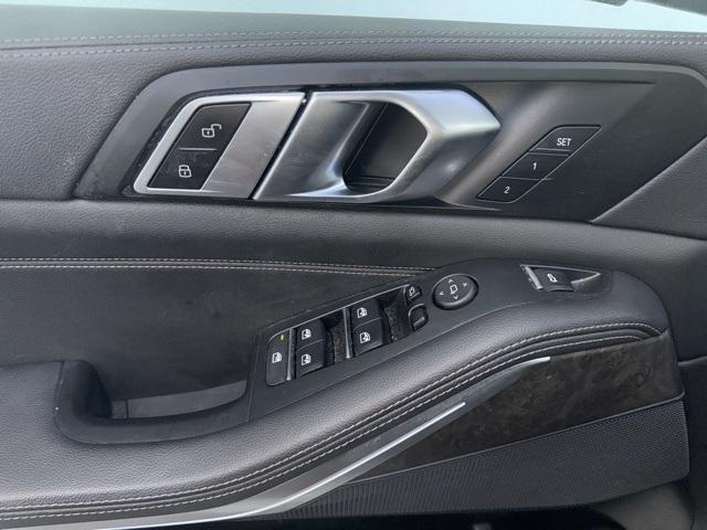 Photo of 2022 Mineral White Metallic BMW X5