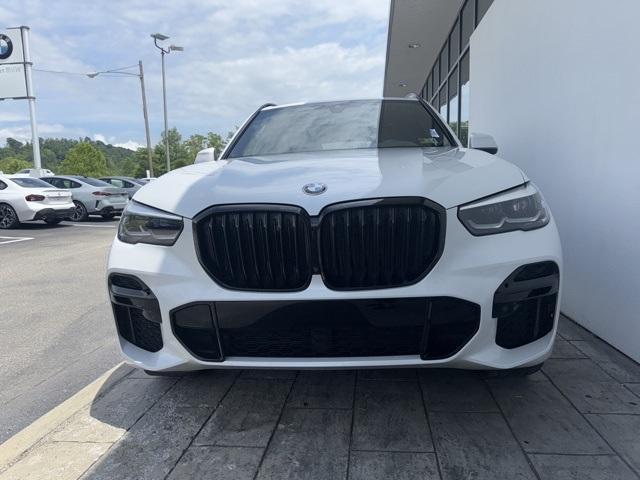 Photo of 2022 Mineral White Metallic BMW X5