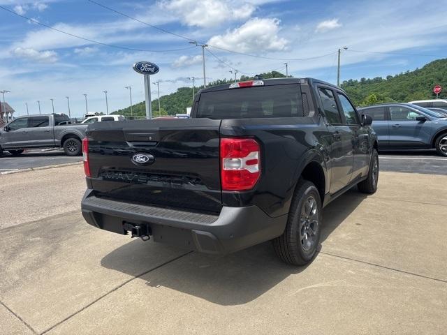 Photo of 2025 Shadow Black Ford Maverick