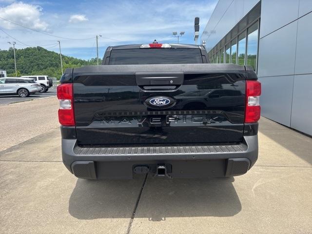 Photo of 2025 Shadow Black Ford Maverick