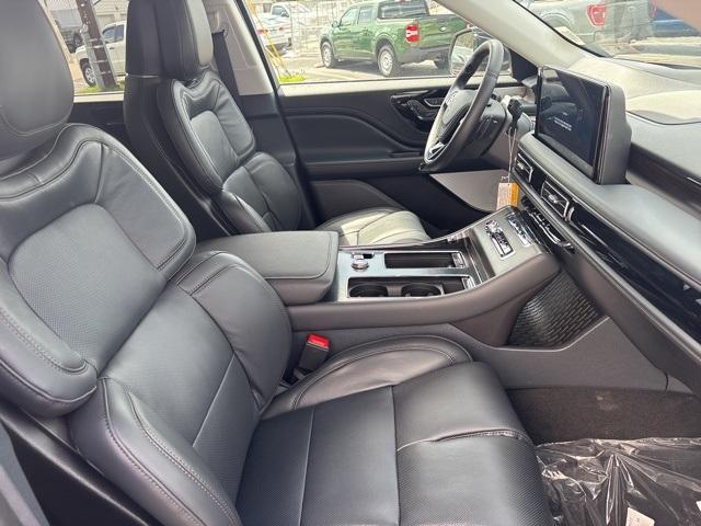 Photo of 2025 Harbor Gray Lincoln Aviator