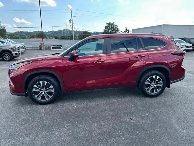 Photo of 2024 Gray Toyota Highlander