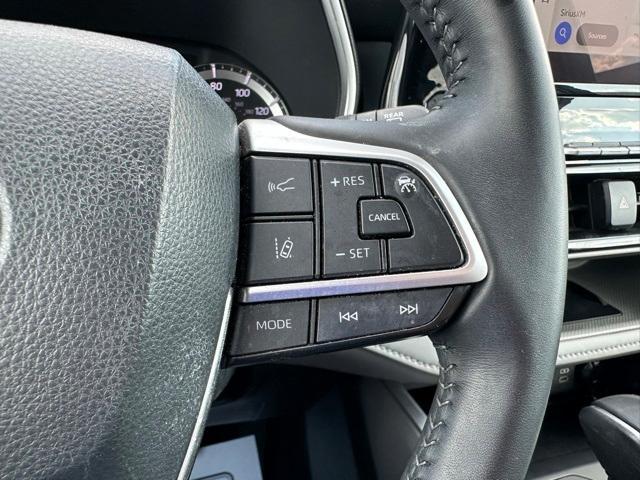 Photo of 2024 Gray Toyota Highlander
