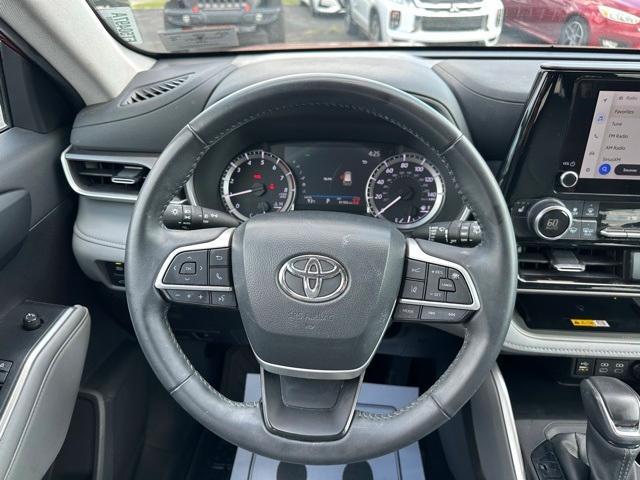 Photo of 2024 Gray Toyota Highlander