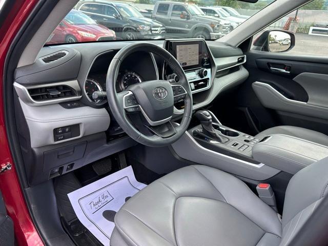 Photo of 2024 Gray Toyota Highlander