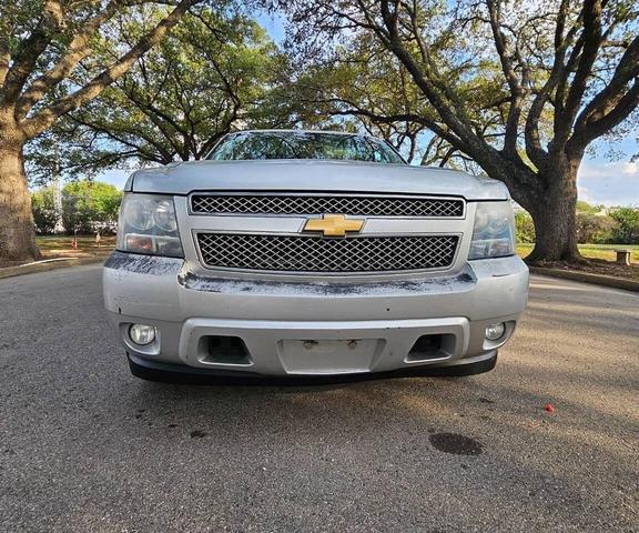 Photo of 2013 Silver Ice Metallic Chevrolet Suburban