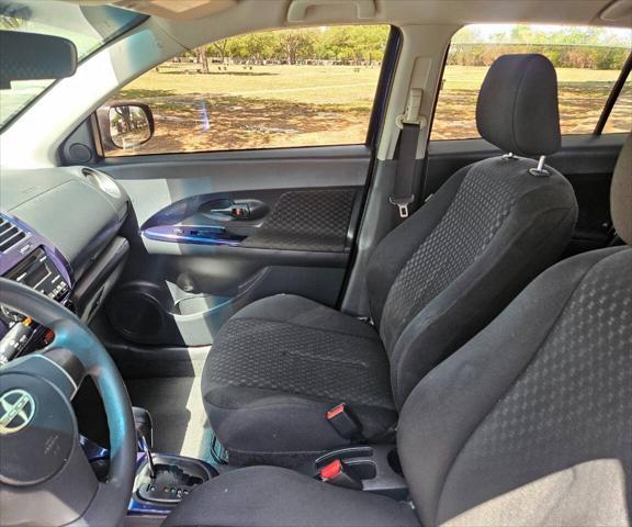 Photo of 2013 Silver Ignition Scion xD
