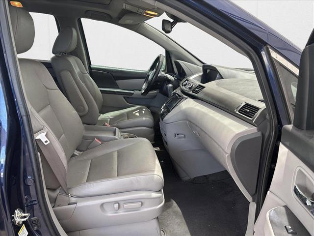 Photo of 2016 Obsidian Blue Pearl Honda Odyssey
