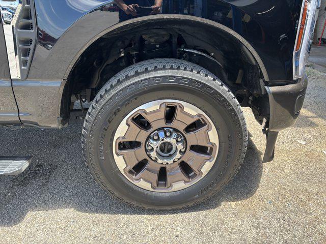 Photo of 2024 Agate Black Metallic Ford F-250
