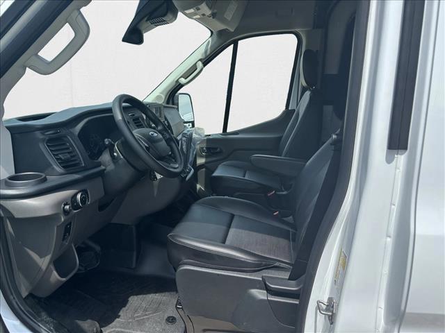 Photo of 2025 Oxford White Ford Transit-250