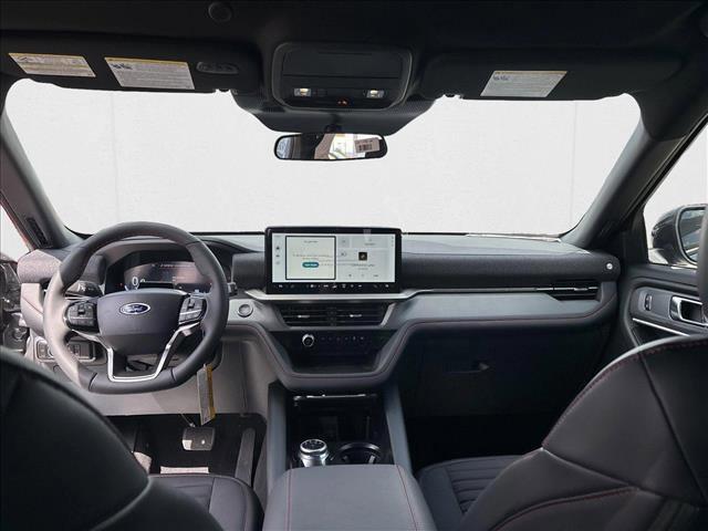 Photo of 2025 Carbonized Gray Metallic Ford Explorer