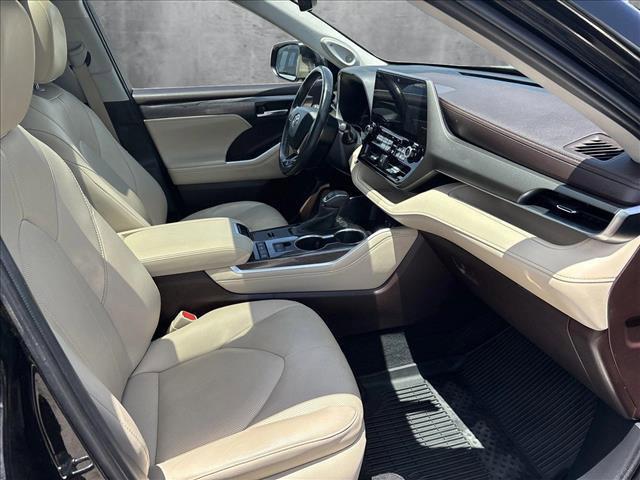Photo of 2020 Opulent Amber Toyota Highlander