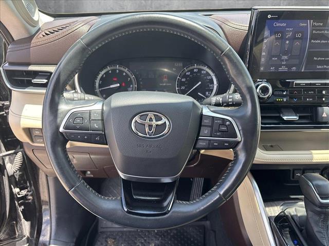 Photo of 2020 Opulent Amber Toyota Highlander