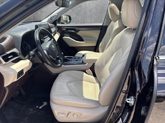 Photo of 2020 Opulent Amber Toyota Highlander