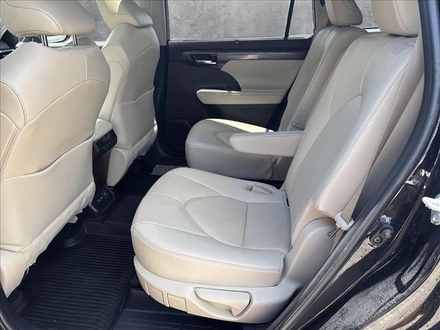 Photo of 2020 Opulent Amber Toyota Highlander