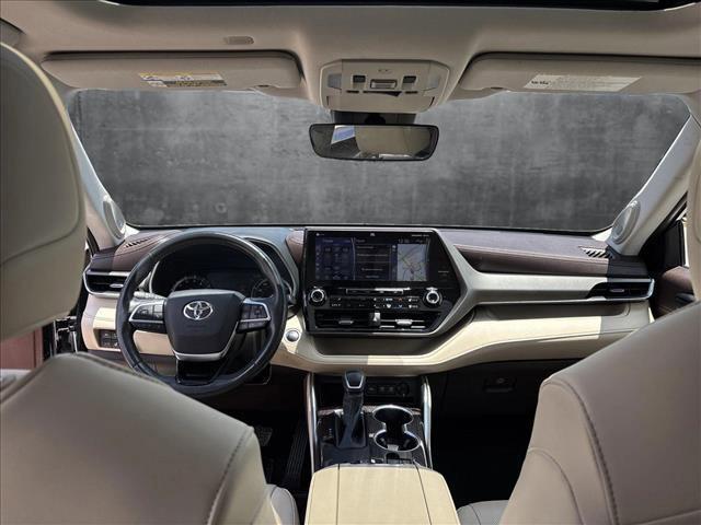 Photo of 2020 Opulent Amber Toyota Highlander