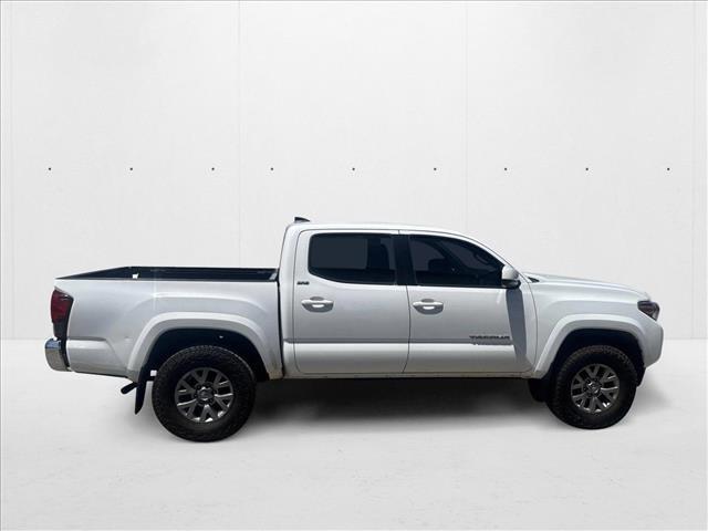 Photo of 2018 Super White Toyota Tacoma